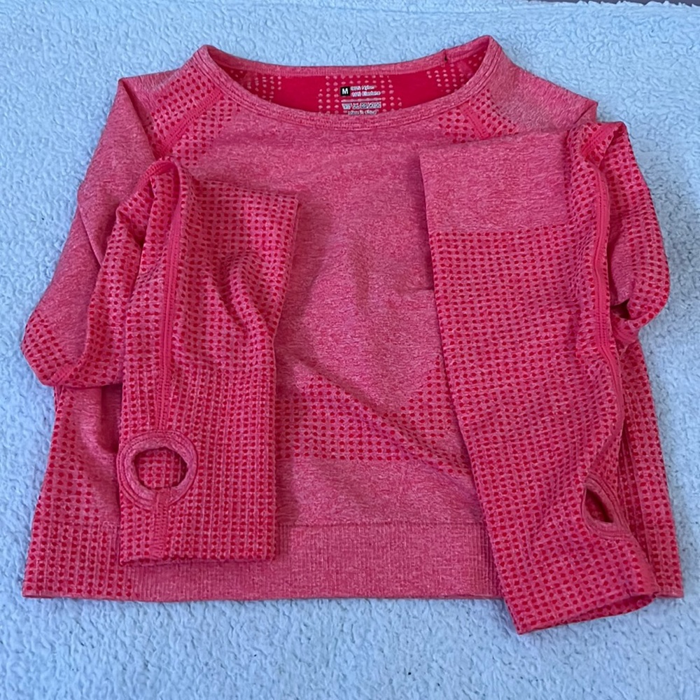 cropped workout top with holes for thumbs